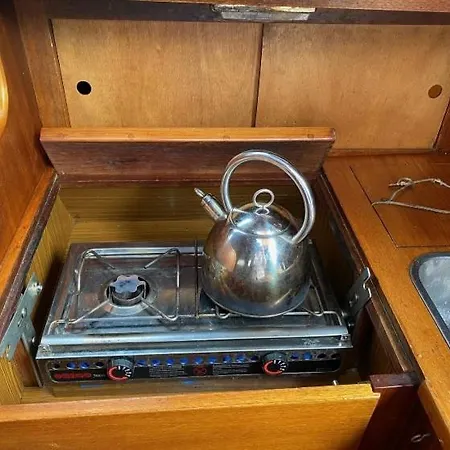 Botel Charming Houseboat