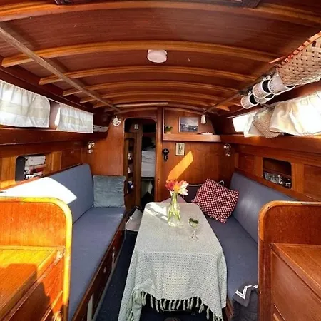 Charming Houseboat Bergen